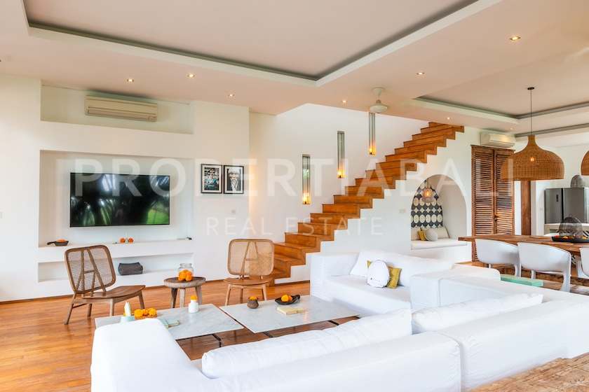 Gorgeous Villa Walking Distance To The Beach. Villas in Bali for Sale: Villa in Pererenan (Canggu), Bali for 12,2 Billion IDR. Leasehold. Main Photo