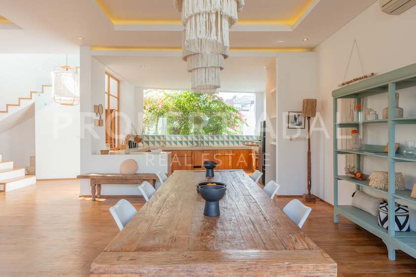 Charming Villa In Pererenan Steps From The Beach. Villas in Bali for Sale: Villa in Pererenan (Canggu), Bali for 1029 Thousands CAD. Leasehold. Main Photo