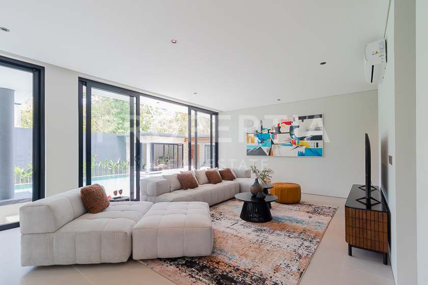 Premium Family Villa Walking Distance To Echo Beach. Villas in Bali for Sale: Villa in Pererenan (Canggu), Bali for 2188 Thousands SGD. Freehold. Main Photo