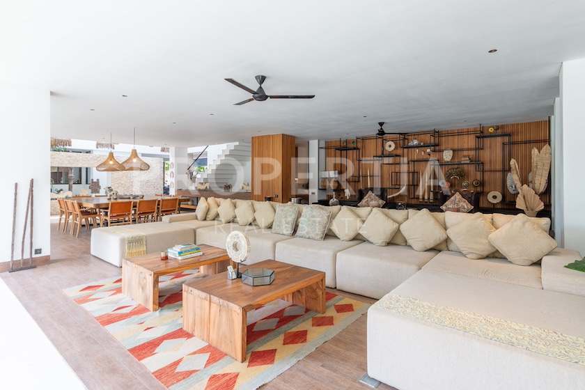 Luxurious Riverside Villa In Tumbak Bayuh. Villas in Bali for Sale: Villa in Tumbak Bayuh, Bali for 3018 Thousands SGD. Freehold. Main Photo