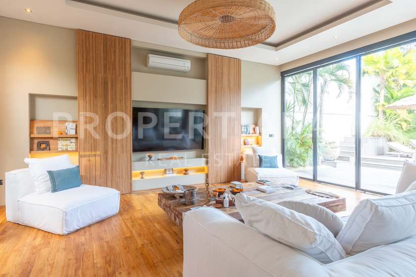 Ultimate Coastal Living In Pererenan. Villas in Bali for Sale: Villa in Pererenan (Canggu), Bali for 18,7 Billion IDR. Leasehold. Main Photo