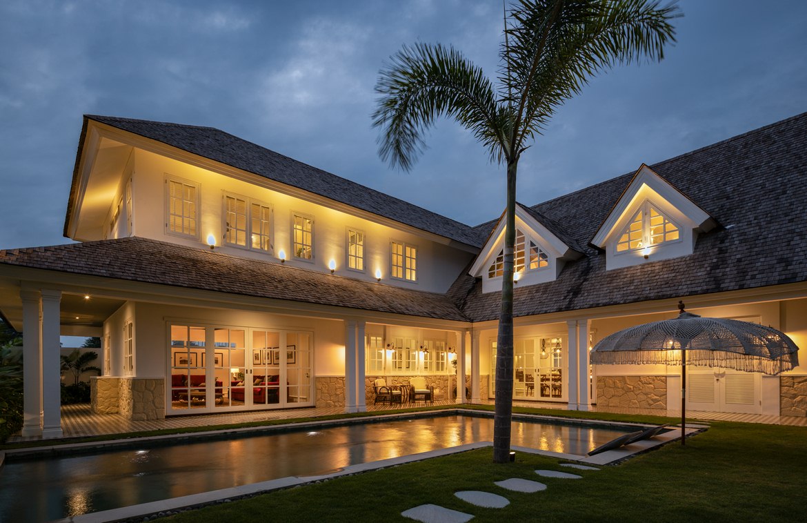 Modern comfort meets classic charm just steps from Seseh beach. Villas in Bali for Sale: Villa in Canggu, Bali for 1204 Thousands AUD. Leasehold. Main Photo