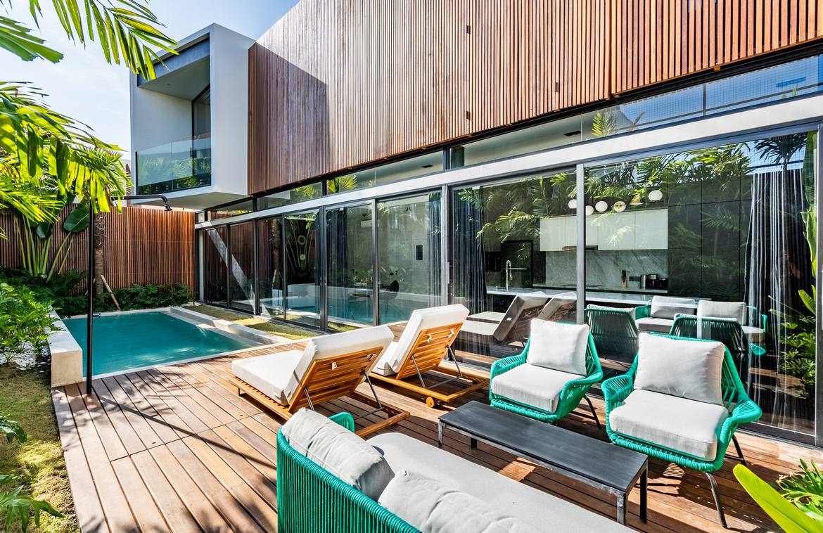 Modern gated estate villa, walk to beach in Berawa. Villas in Bali for Sale: Villa in Canggu, Bali for 68,7 Million JPY. Leasehold. Main Photo