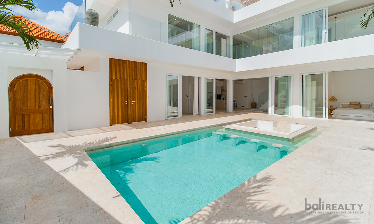 Luxurious Mediterranean-Style Four-Bedroom Villa with Rooftop Lounge in Tumbak Bayuh- 2473. Villas in Bali for Sale: Villa in Canggu, Bali for 676 Thousands SGD. Leasehold. Main Photo