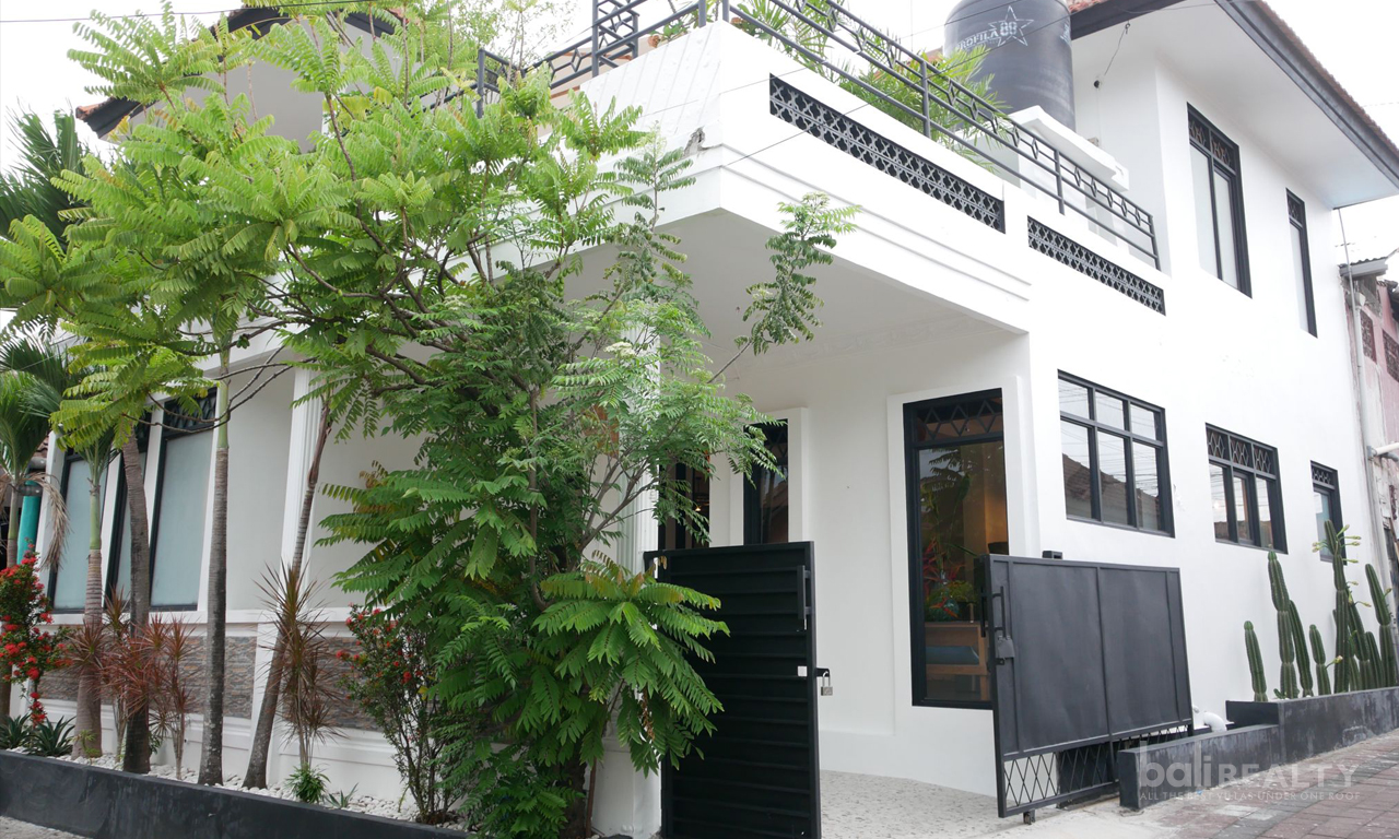 Newly Renovated Three-Bedroom Villa, Fully Furnished in Berawa’s Growing Area. Villas in Bali for Sale: Villa in Canggu, Bali for 138 Thousands EUR. Leasehold. Main Photo