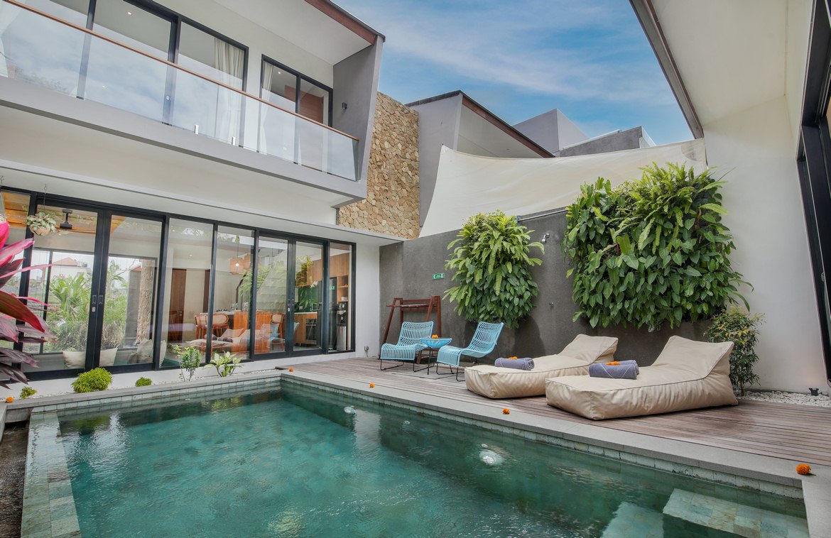 Elegant living with rice field views in Padonan. Villas in Bali for Sale: Villa in Canggu, Bali for 32,7 Million JPY. Leasehold. Main Photo