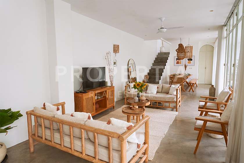 Stunning Modern Villa Walking Distance To Berawa Beach. Villas in Bali for Sale: Villa in Berawa (Canggu), Bali for 6,2 Billion IDR. Leasehold. Main Photo