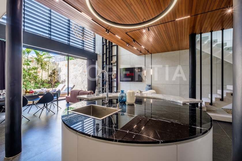 Prime Berawa Villa Minutes From The Beach. Villas in Bali for Sale: Villa in Berawa (Canggu), Bali for 6,6 Billion IDR. Leasehold. Main Photo