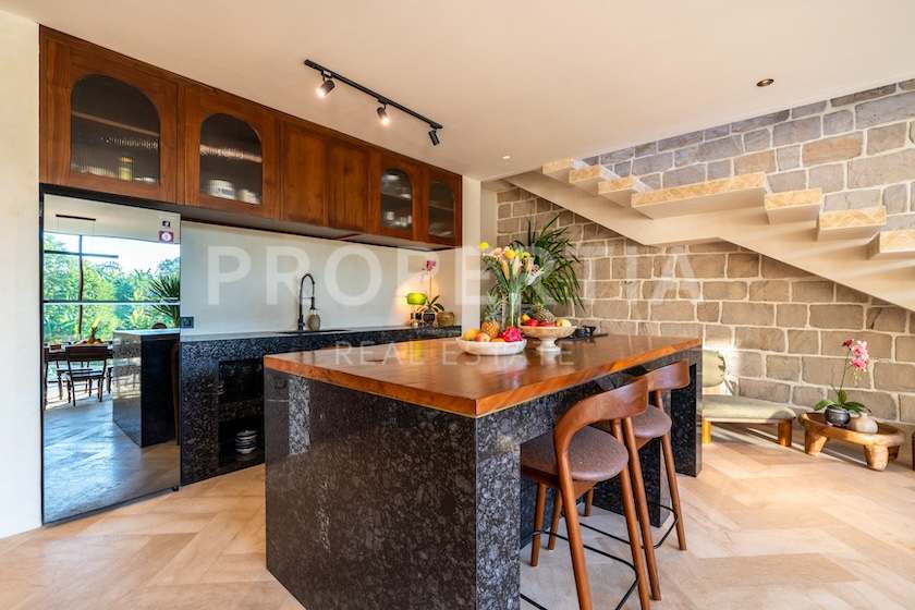 Tropical Escape With Mountain Views In Pererenan. Villas in Bali for Sale: Villa in Pererenan (Canggu), Bali for 1208 Thousands NZD. Freehold. Main Photo