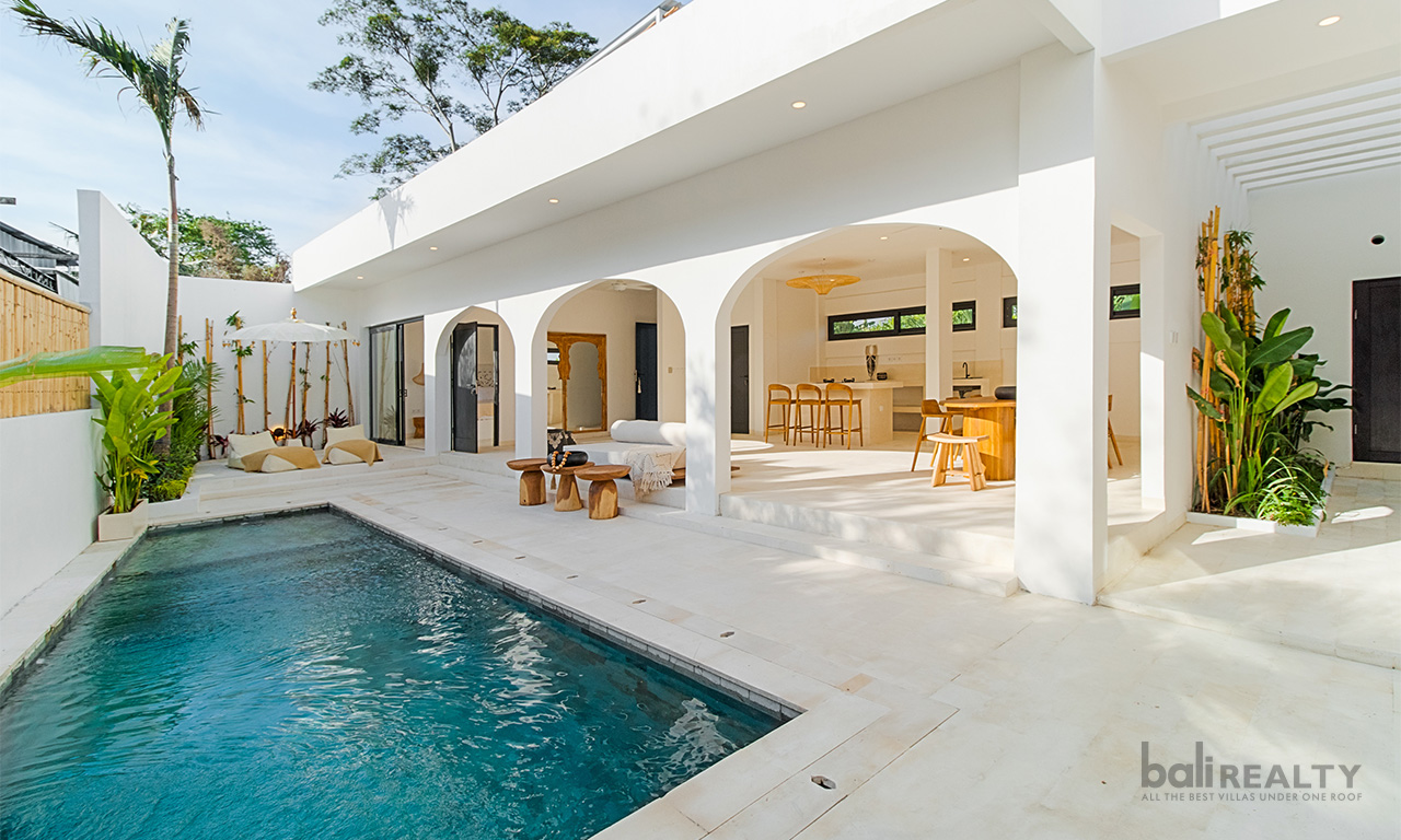 Modern Mediterranean-Style Three-Bedroom Villa with Rooftop Terrace, Close to Pererenan Beach. Villas in Bali for Sale: Villa in Canggu, Bali for 4,9 Billion IDR. Leasehold. Main Photo