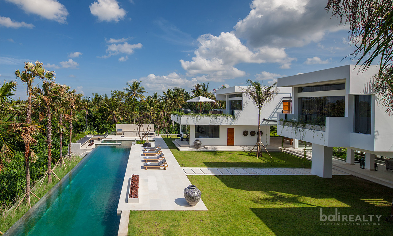 Incredible Five-Bedroom Villa built by Well-Known Architects with Splendid Views, in Canggu. Villas in Bali for Sale: Villa in Canggu, Bali for 58,9 Billion VND. Leasehold. Main Photo