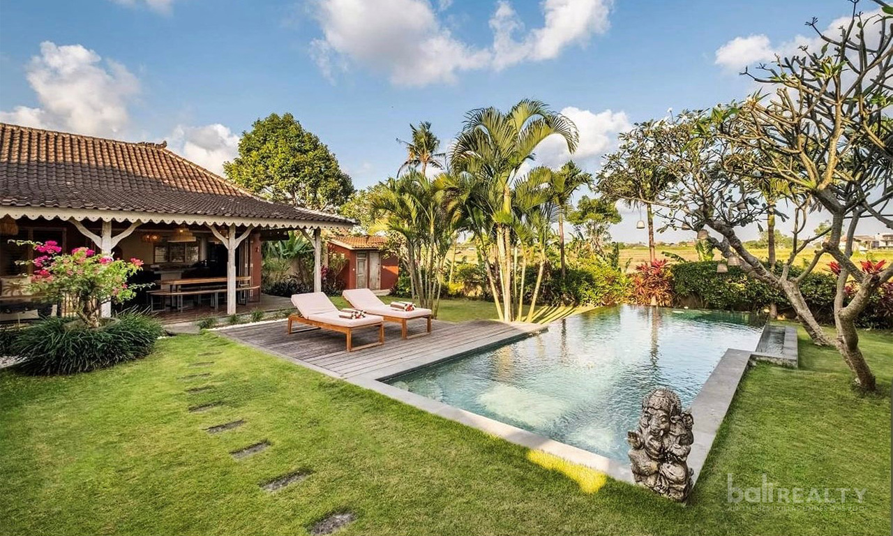 Strong ROI Potential: 4-Bedroom Villa with Traditional Charm and Landscape Views. Villas in Bali for Sale: Villa in Canggu, Bali for 11,2 Million TWD. Leasehold. Main Photo
