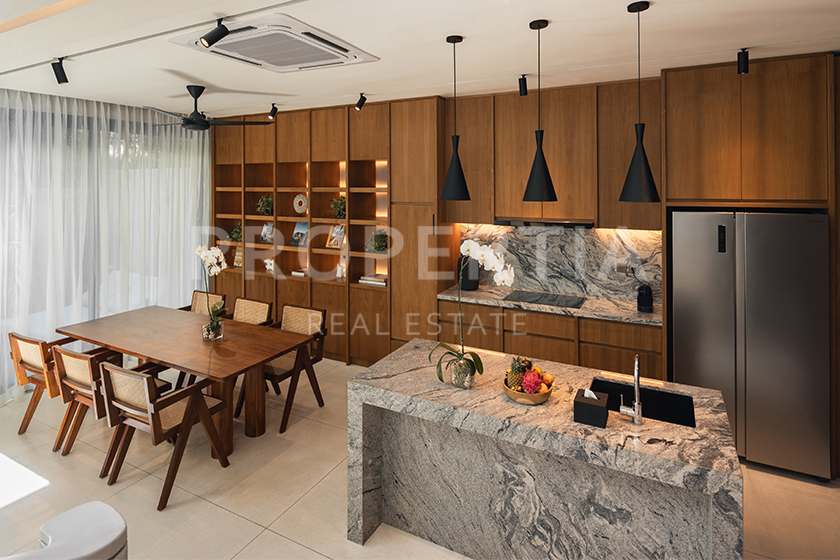 Stunning Turn-Key 3-Bedroom Villa In Prime Berawa. Villas in Bali for Sale: Villa in Berawa (Canggu), Bali for 400 Thousands USD. Leasehold. Main Photo