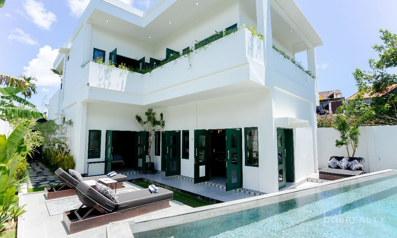 Newly Completed 4 Bedroom Pool Villa with Gorgeous Interiors in Berawa. Villas in Bali for Sale: Villa in Canggu, Bali for 637 Thousands SGD. Leasehold. Main Photo