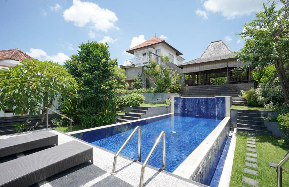 Your 4-bedroom tranquil retreat near Batu Bolong beach . Villas in Bali for Sale: Villa in Canggu, Bali for 938 Thousands SGD. Freehold. Main Photo