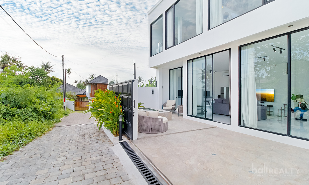 Modern Two-Bedroom Villa with Jacuzzi, 30-Year Lease, Proximity to Pererenan Beach. Villas in Bali for Sale: Villa in Canggu, Bali for 1,5 Million CNY. Leasehold. Main Photo