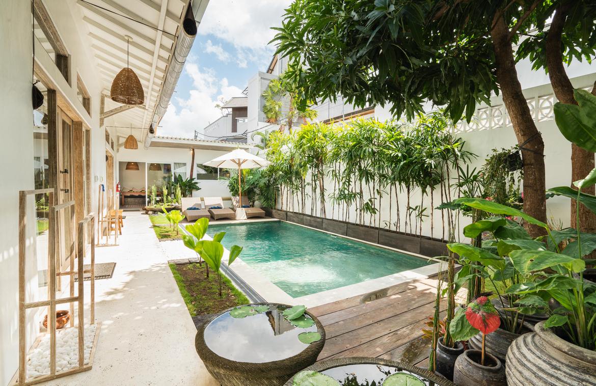 Enchanting 3-bedroom villa in prime area of Berawa. Villas in Bali for Sale: Villa in Canggu, Bali for 210 Thousands USD. Leasehold. Main Photo