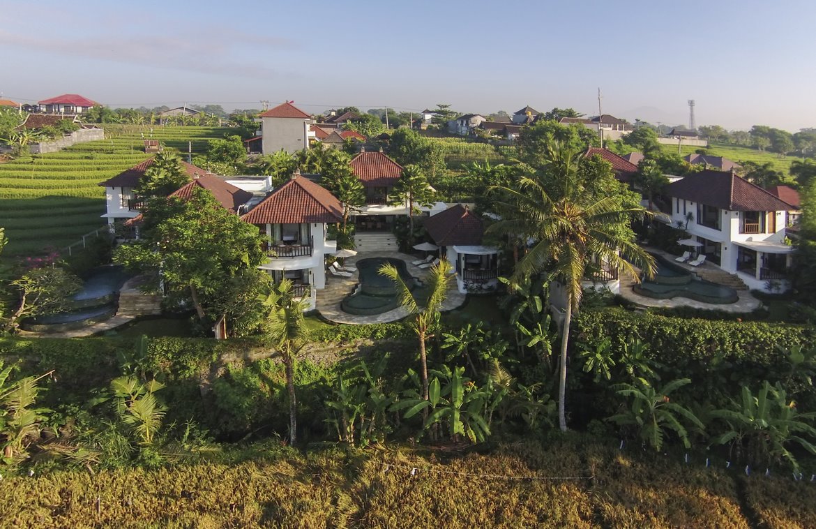 Elegant villa estate with stunning rice field views in Tumbak Bayuh. Villas in Bali for Sale: Villa in Canggu, Bali for 1319 Thousands USD. Leasehold. Main Photo