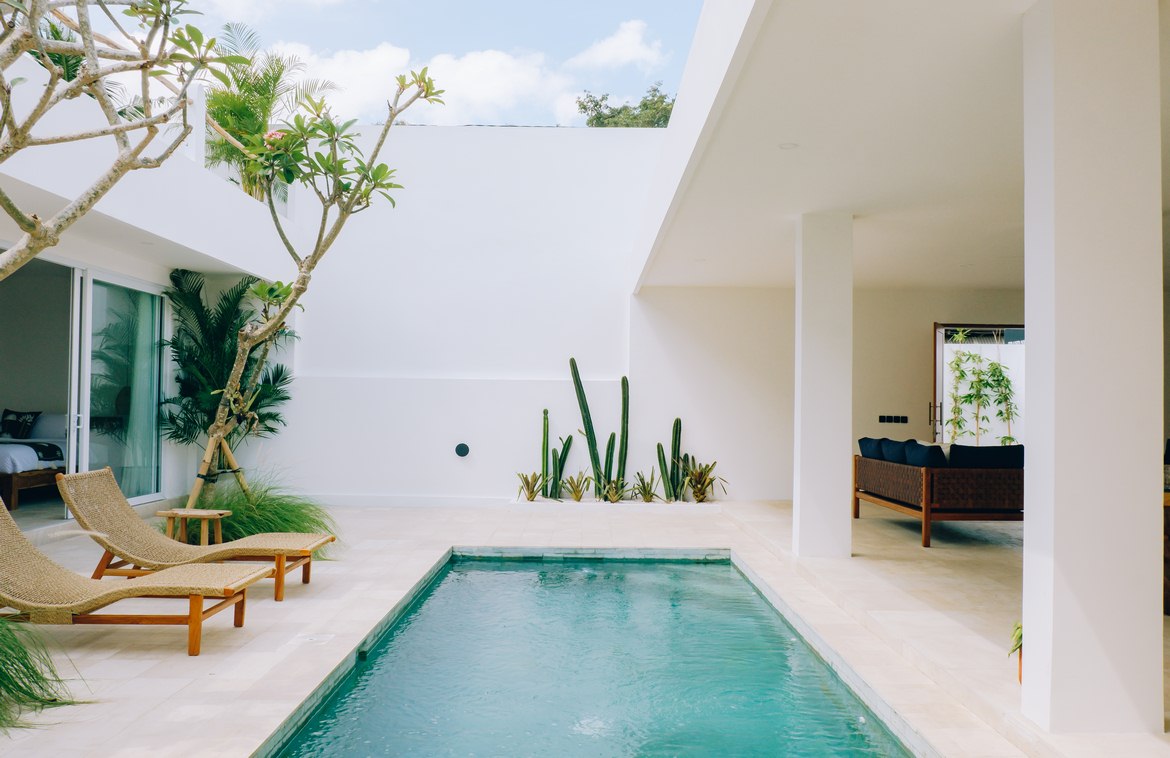 Modern spacious three bedroom villa in tumbak Bayuh for lease. Villas in Bali for Sale: Villa in Canggu, Bali for 2,2 Million CNY. Leasehold. Main Photo