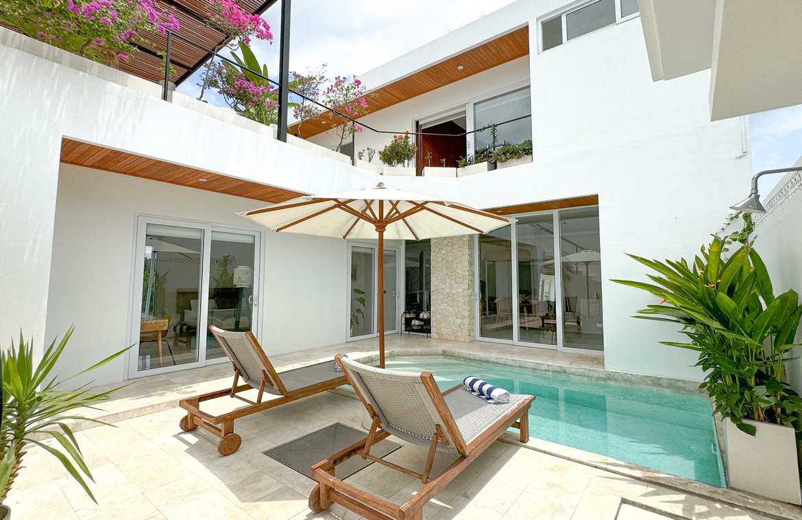 Contemporary 3-Bedroom Villa with Rice Field Views in Tumbak Bayuh. Villas in Bali for Sale: Villa in Canggu, Bali for 229 Thousands EUR. Leasehold. Main Photo