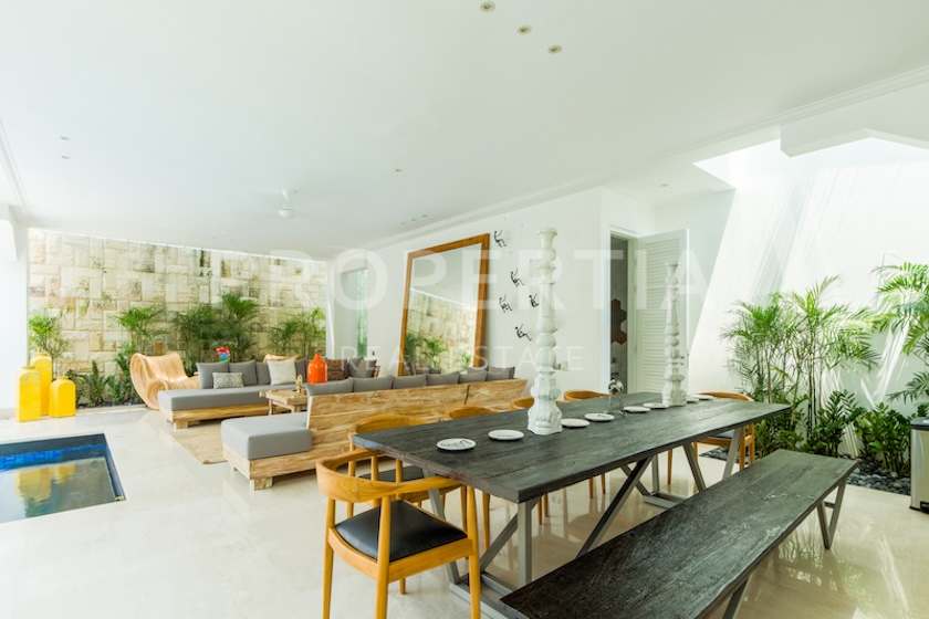 Beautiful Modern Family Villa In Berawa. Villas in Bali for Sale: Villa in Canggu, Bali for 931 Thousands USD. Freehold. Main Photo