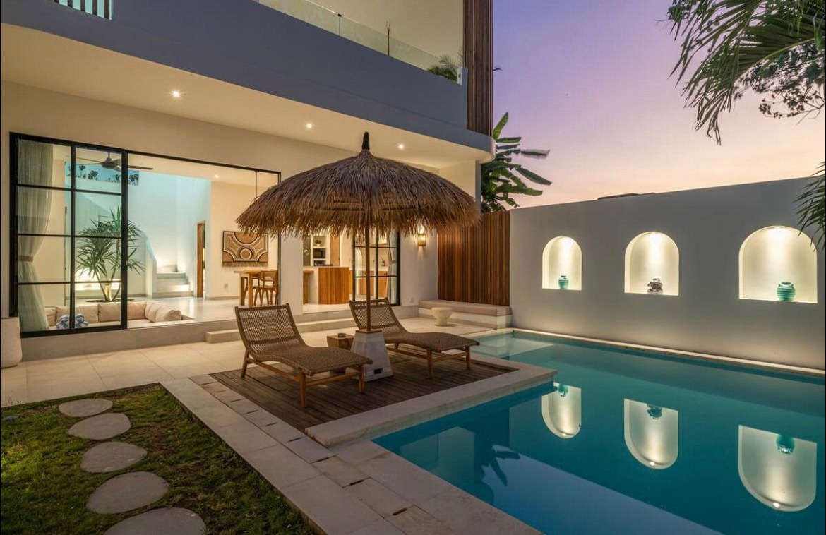 Stylish Mediterranean villa in prime Batu Bolong location. Villas in Bali for Sale: Villa in Canggu, Bali for 228 Thousands USD. Leasehold. Main Photo