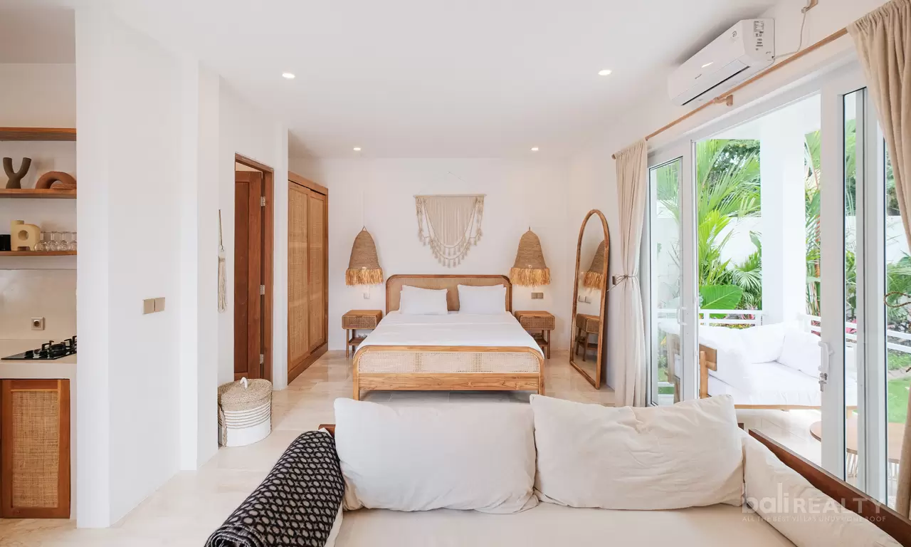 Chic and Cozy One-Bedroom Villa Apartment in Canggu’s High-Demand Area. Villas in Bali for Sale: Villa in Canggu, Bali for 162 Thousands SGD. Leasehold. Main Photo