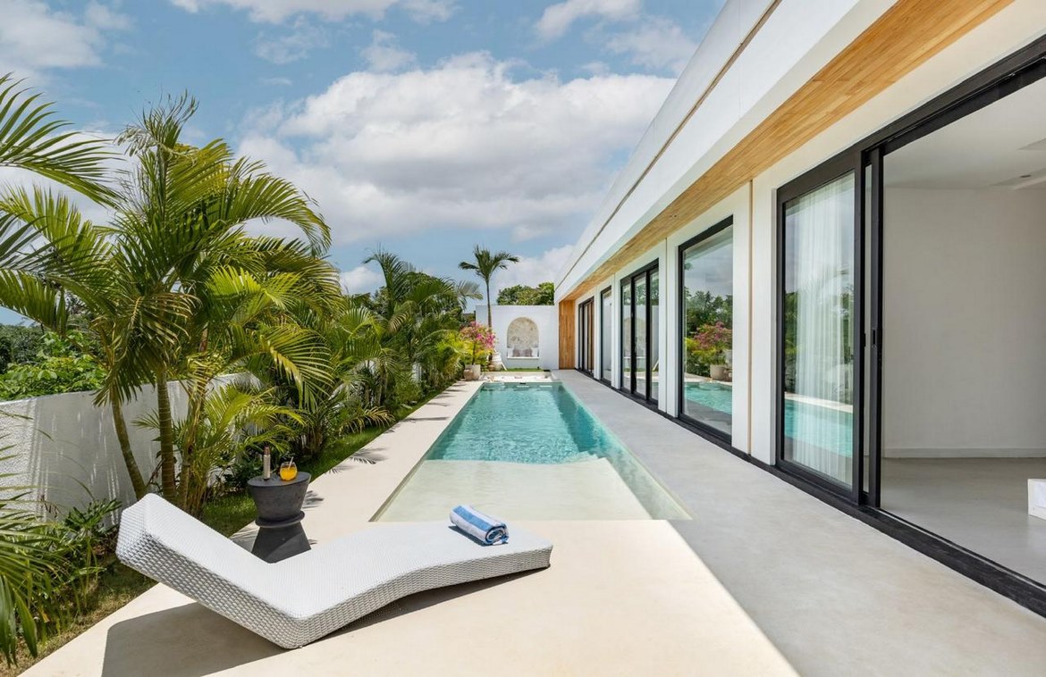 Indulge in luxury two-bedroom villa in Tumbak Bayuh. Villas in Bali for Sale: Villa in Canggu, Bali for 240 Thousands EUR. Leasehold. Main Photo