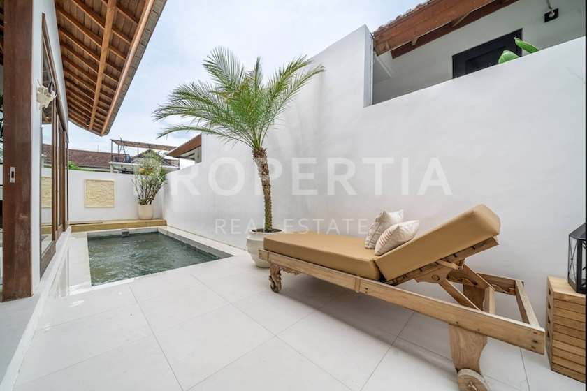 Stylish Turnkey Villa In Prime Location Of Berawa. Villas in Bali for Sale: Villa in Berawa (Canggu), Bali for 15,9 Million PHP. Leasehold. Main Photo