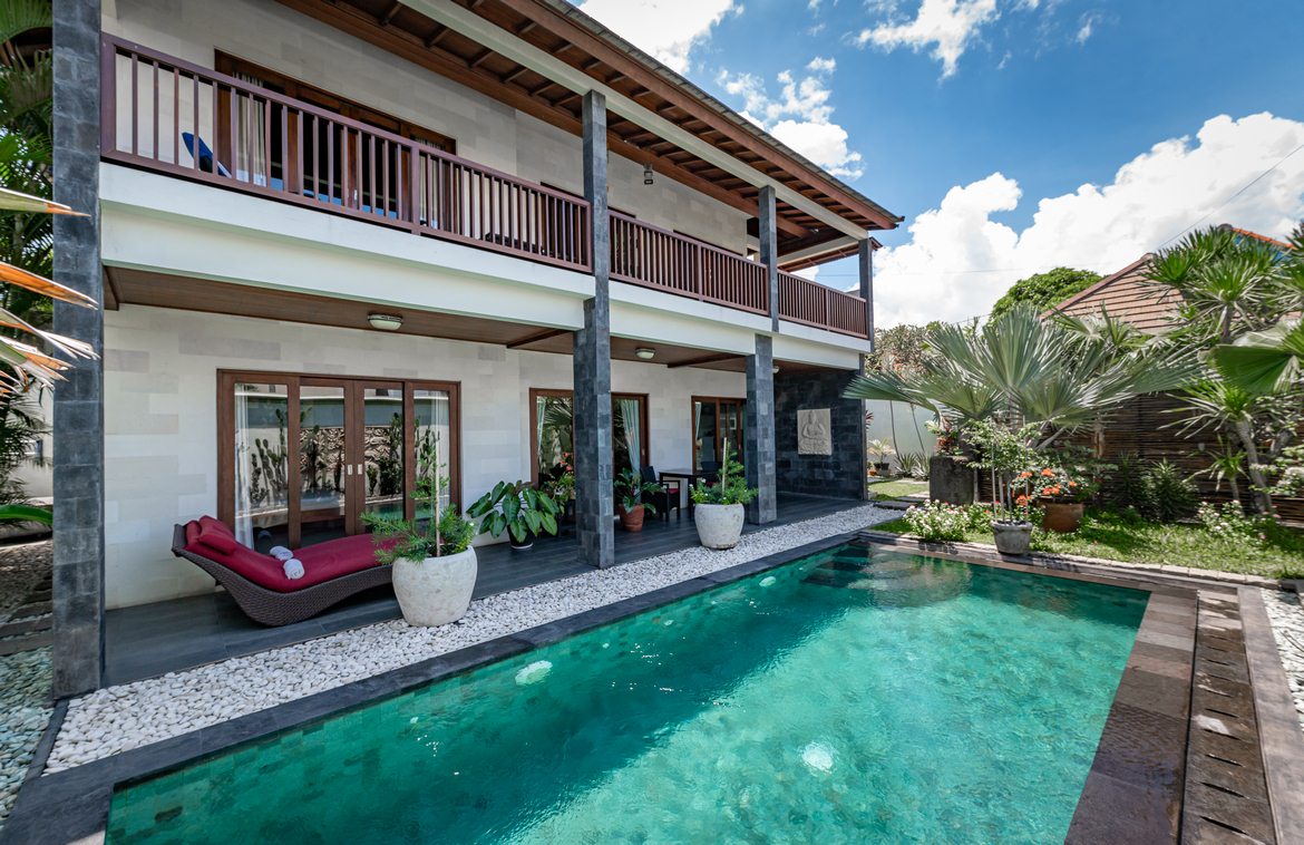 Two-bedroom villa only 350m from Berawa Beach. Villas in Bali for Sale: Villa in Canggu, Bali for 1,5 Million MYR. Leasehold. Main Photo