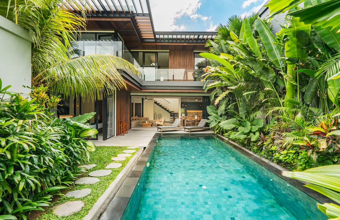 High income rental opportunity in 4-bedroom beachside villa in Pererenan. Villas in Bali for Sale: Villa in Canggu, Bali for 406 Thousands EUR. Leasehold. Main Photo