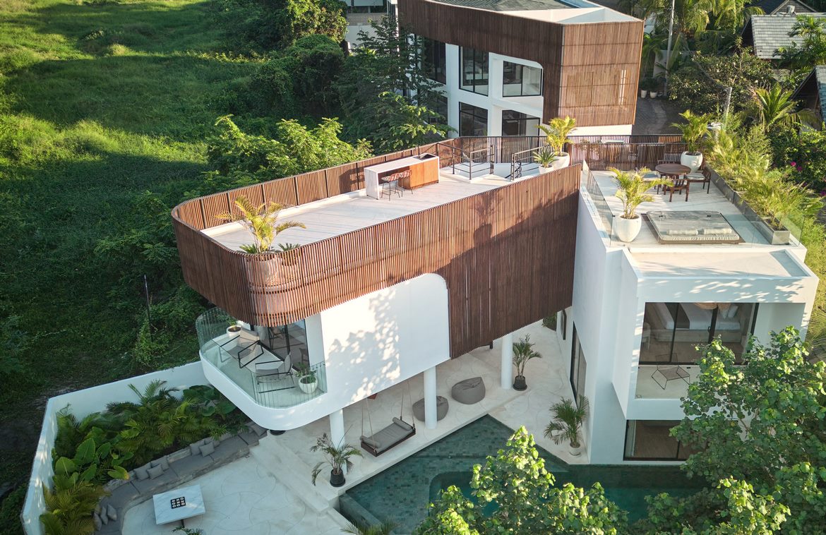 Luxurious villa steps from Lima beach in Pererenan. Villas in Bali for Sale: Villa in Canggu, Bali for 2254 Thousands SGD. Leasehold. Main Photo