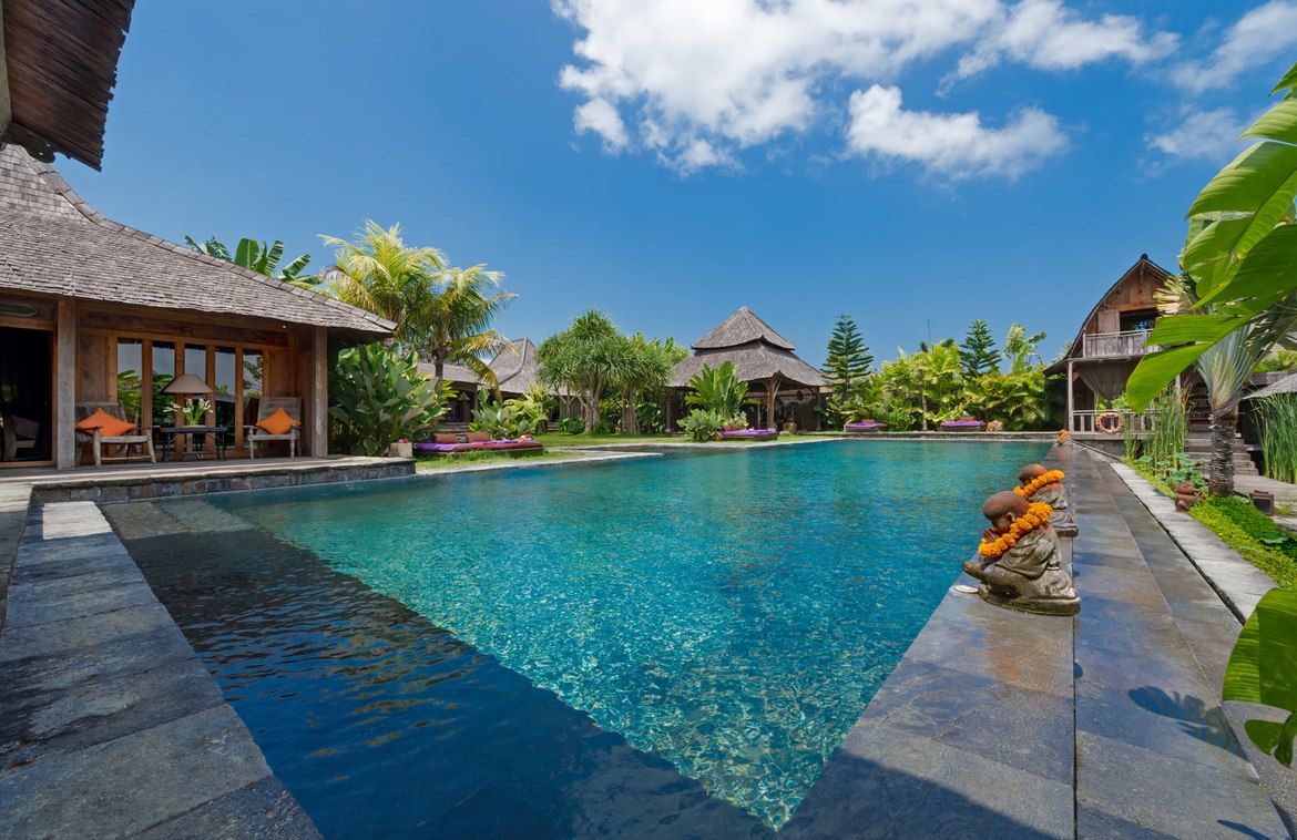 Authentic Grandeur 5-bedroom Estate in Canggu. Villas in Bali for Sale: Villa in Canggu, Bali for 118,1 Million INR. Leasehold. Main Photo