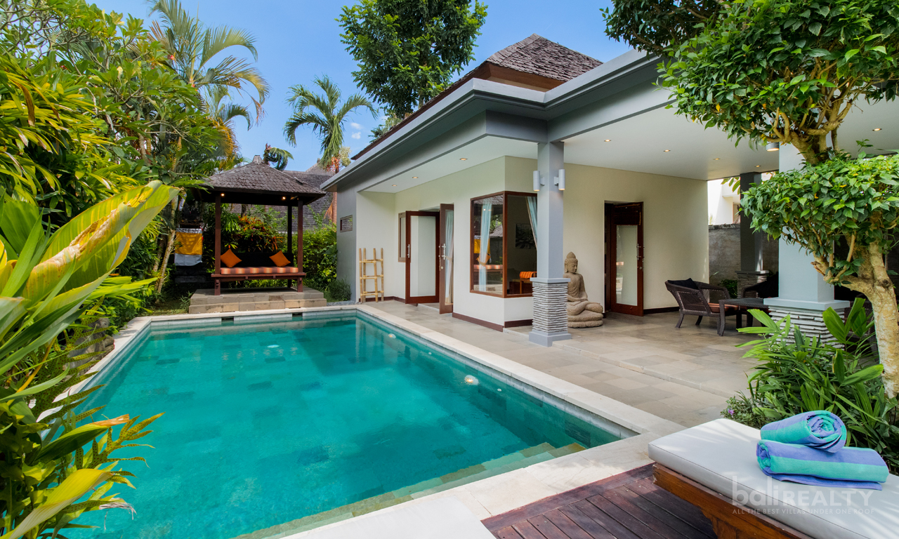 Captivating Two-Bedroom Freehold Villa with Authentic Balinese Architecture in Pererenan’s Thriving Locale. Villas in Bali for Sale: Villa in Canggu, Bali for 519 Thousands SGD. Freehold. Main Photo