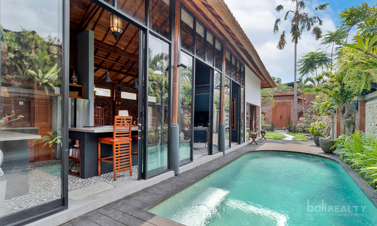 Charming Ethnic-Style Two-Bedroom Villa with Long Lease in Prime Padonan Location. Villas in Bali for Sale: Villa in Canggu, Bali for 477 Thousands NZD. Leasehold. Main Photo