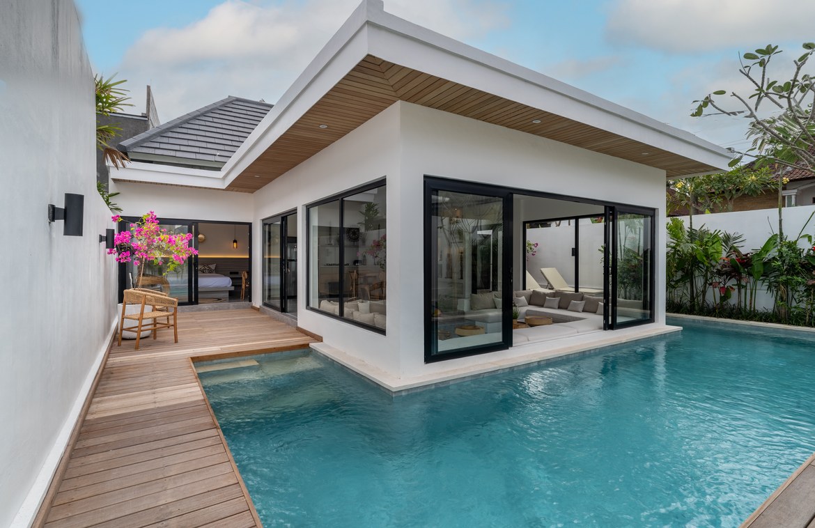 Clean and simple design with U-shape pool in Padonan. Villas in Bali for Sale: Villa in Canggu, Bali for 2,8 Billion IDR. Leasehold. Main Photo