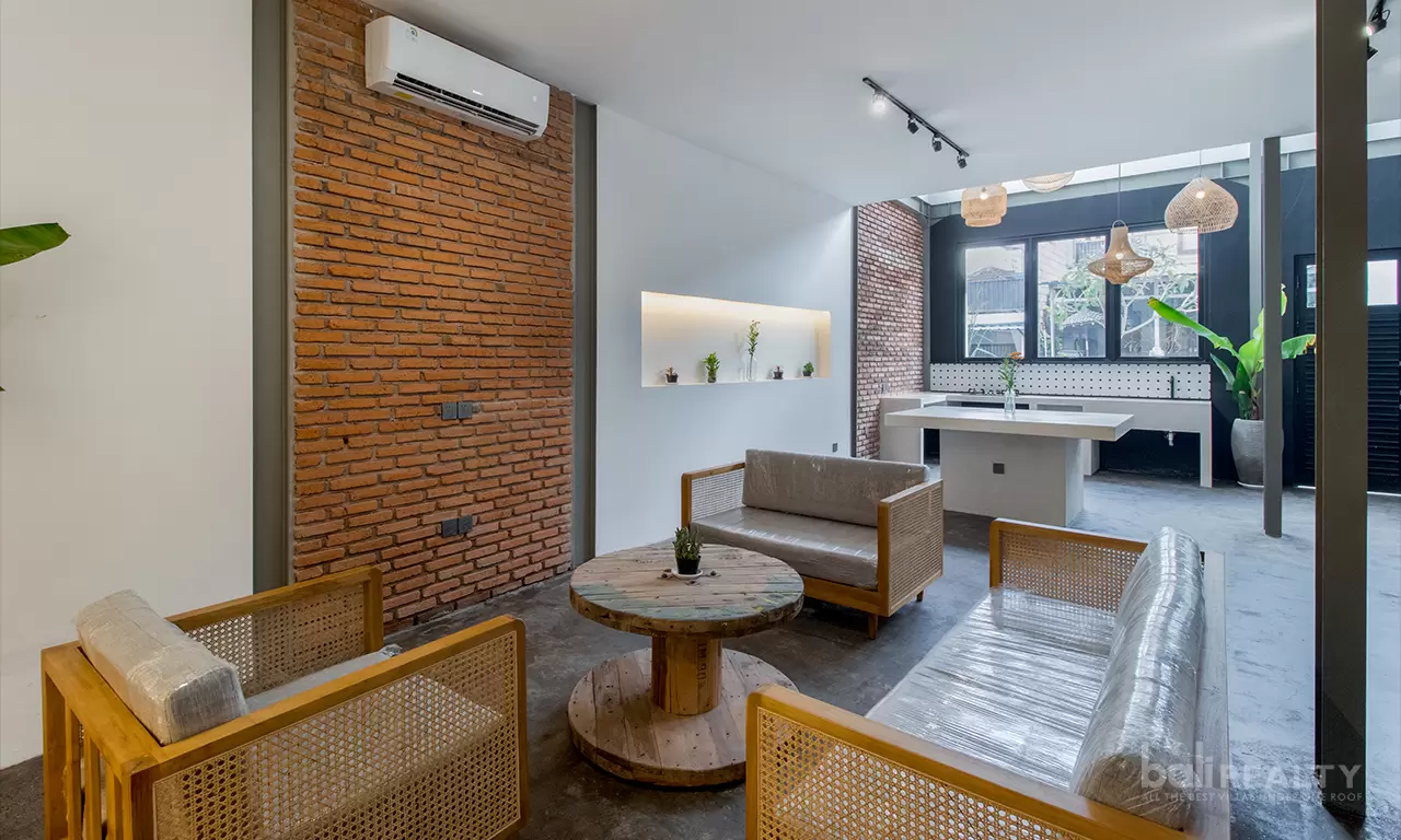 Modern Two-Bedroom Industrial Style Villa with Stunning Rooftop Design in Tumbak Bayuh. Villas in Bali for Sale: Villa in Canggu, Bali for 3,0 Billion VND. Leasehold. Main Photo