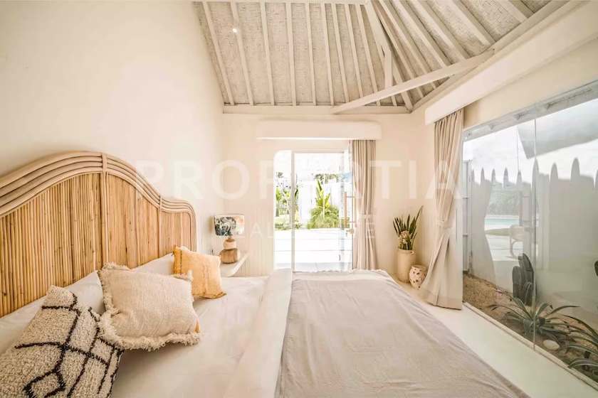 Modern Tropical Oasis In Canggu. Villas in Bali for Sale: Villa in Canggu, Bali for 70,0 Million INR. Leasehold. Main Photo