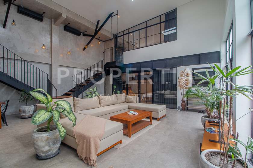 Industrial Inspired Villa In Kayu Tulang. Villas in Bali for Sale: Villa in Canggu, Bali for 7,3 Billion IDR. Leasehold. Main Photo