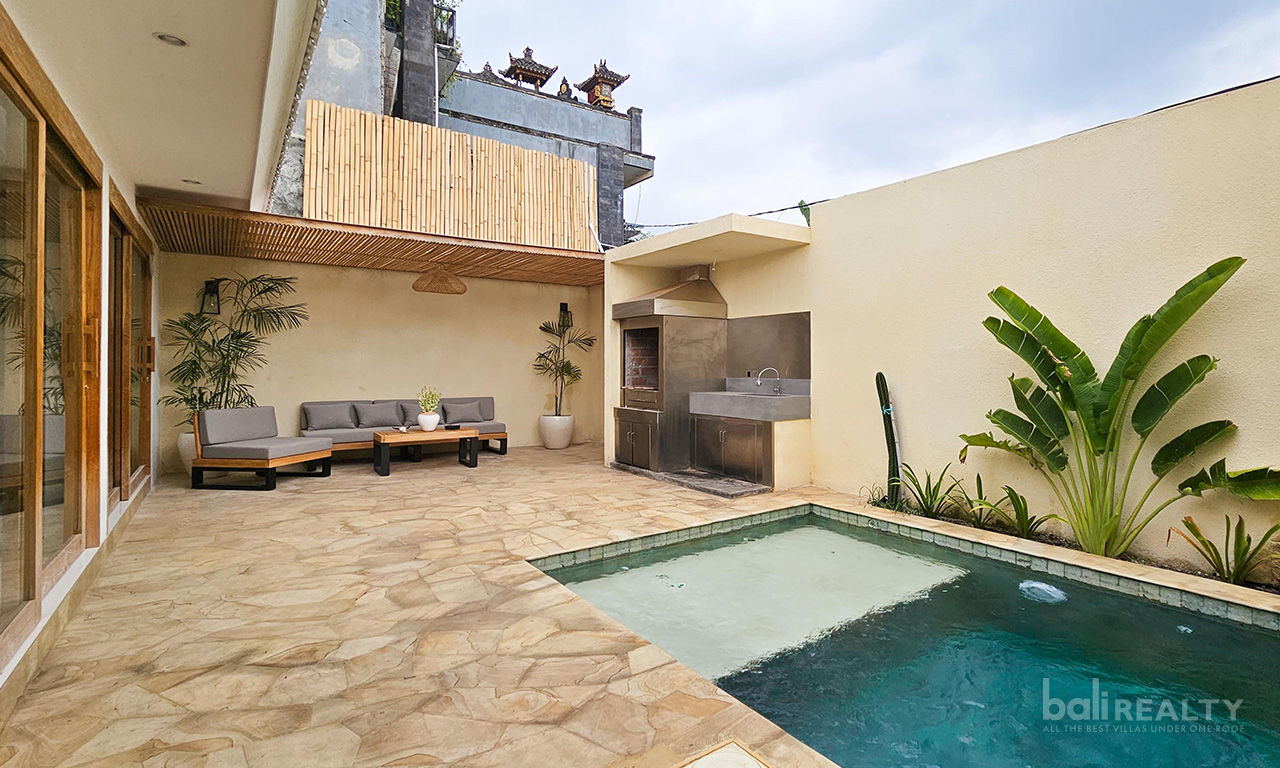 Prime Investment Opportunity: Modern Rustic Three-Bedroom Villa with Flexible Lease Options in Padonan. Villas in Bali for Sale: Villa in Canggu, Bali for 130 Thousands EUR. Leasehold. Main Photo
