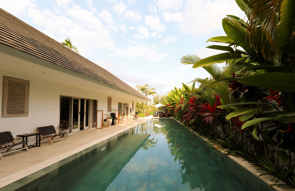 Refined tropical living in a peaceful Berawa location. Villas in Bali for Sale: Villa in Canggu, Bali for 466 Thousands USD. Leasehold. Main Photo