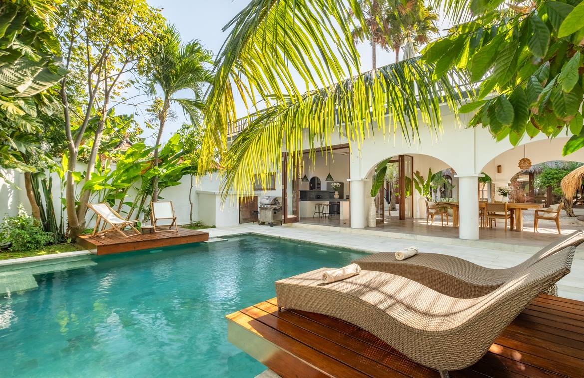 Chic Mediterranean-Inspired Villa in Buduk . Villas in Bali for Sale: Villa in Canggu, Bali for 30,5 Million INR. Leasehold. Main Photo