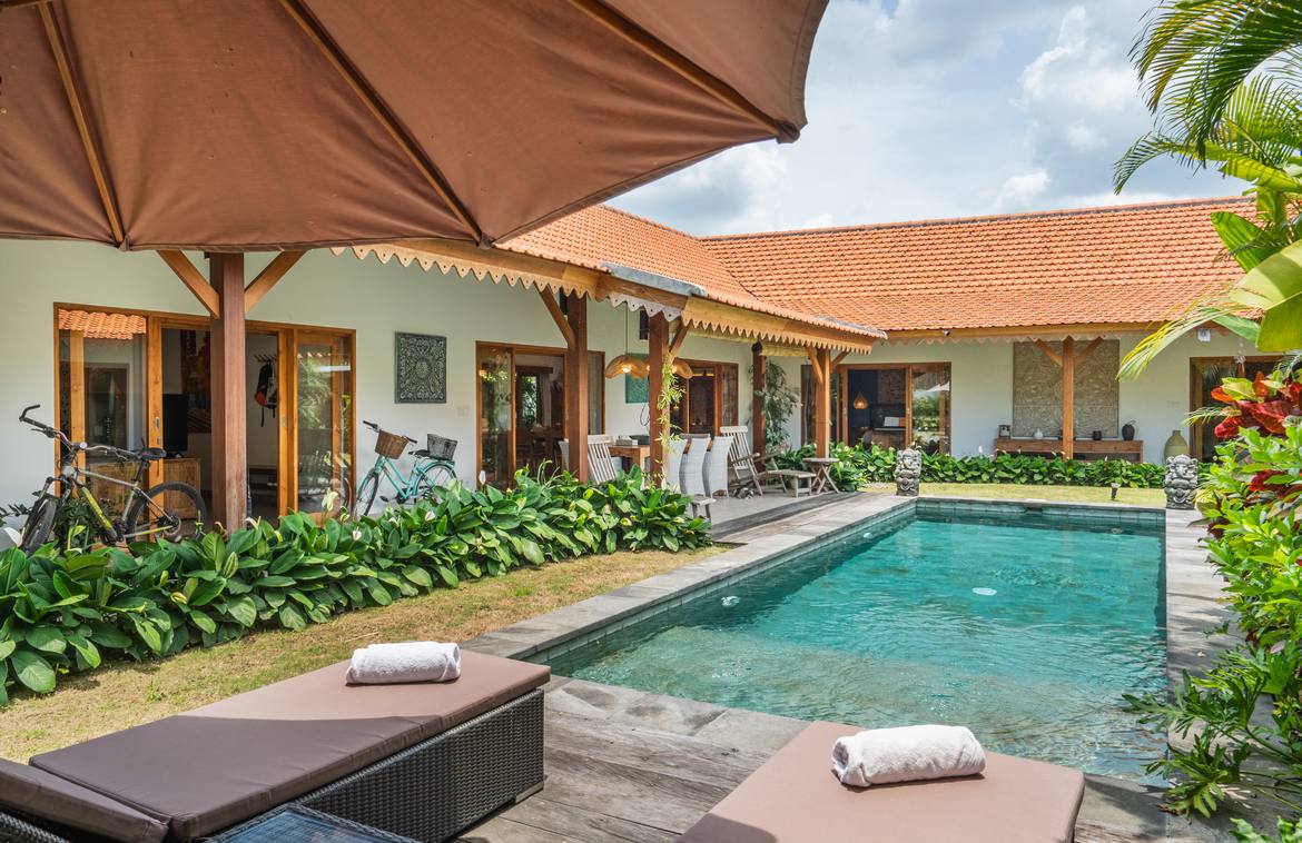 Serene living in 3-bedroom Munggu villa. Villas in Bali for Sale: Villa in Canggu, Bali for 3,2 Million HKD. Leasehold. Main Photo