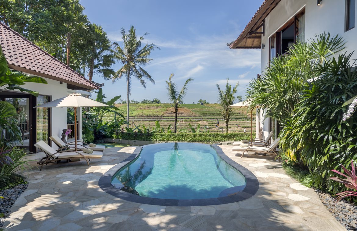 Embrace beautiful 3-bedroom rice field view villa in Tumbak Bayuh. Villas in Bali for Sale: Villa in Canggu, Bali for 3,4 Million CNY. Leasehold. Main Photo