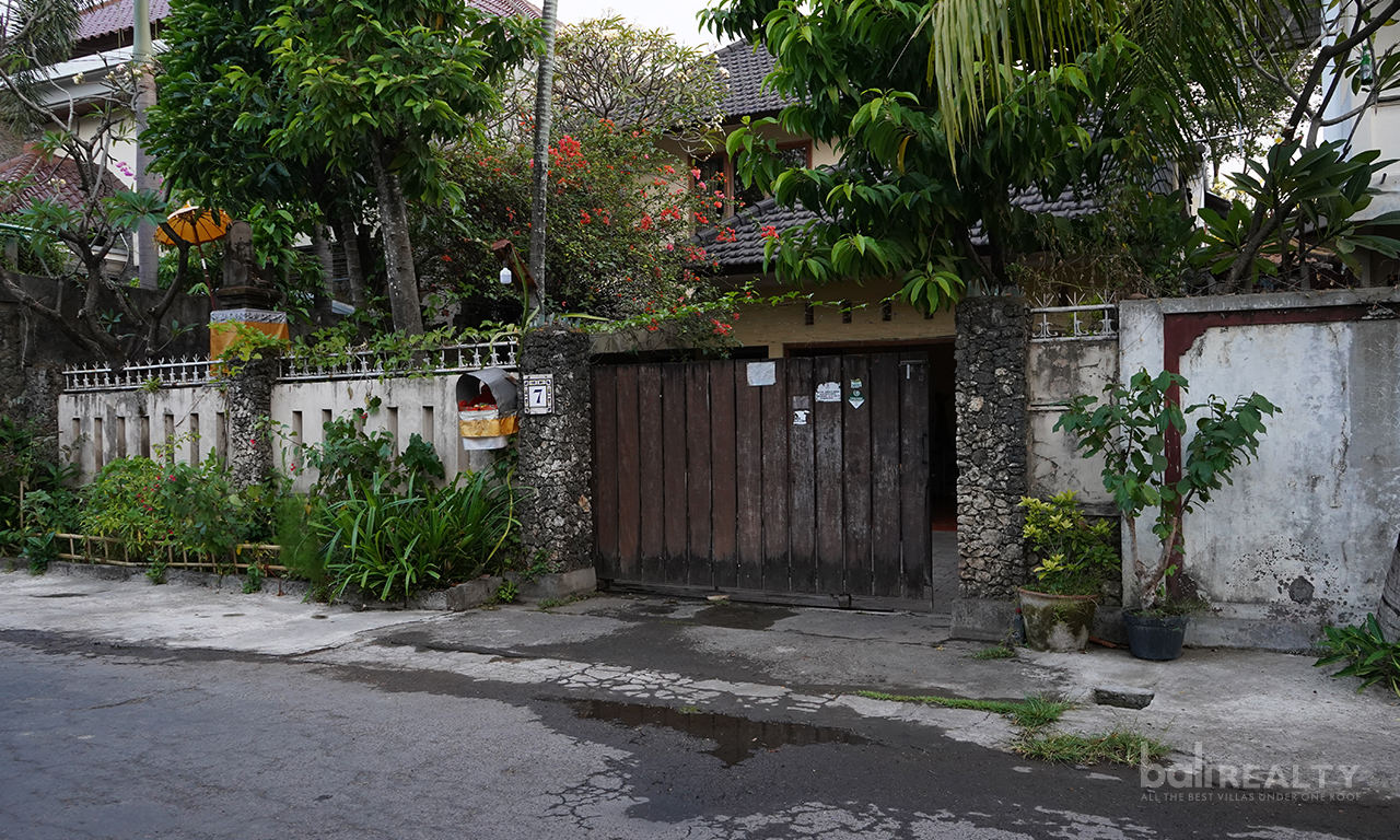 Freehold Five Bedroom Family Residence in Upscale Renon. Villas in Bali for Sale: Villa in Denpasar, Bali for 43,7 Million RUB. Freehold. Main Photo