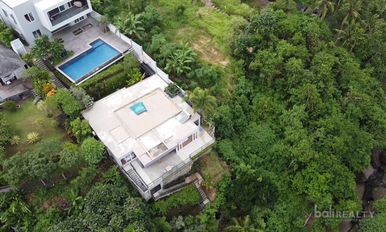 Truly Unique Freehold Property Offering – Villa, Guest House & Office. Villas in Bali for Sale: Villa in Gianyar, Bali for 1190 Thousands USD. Freehold. Main Photo