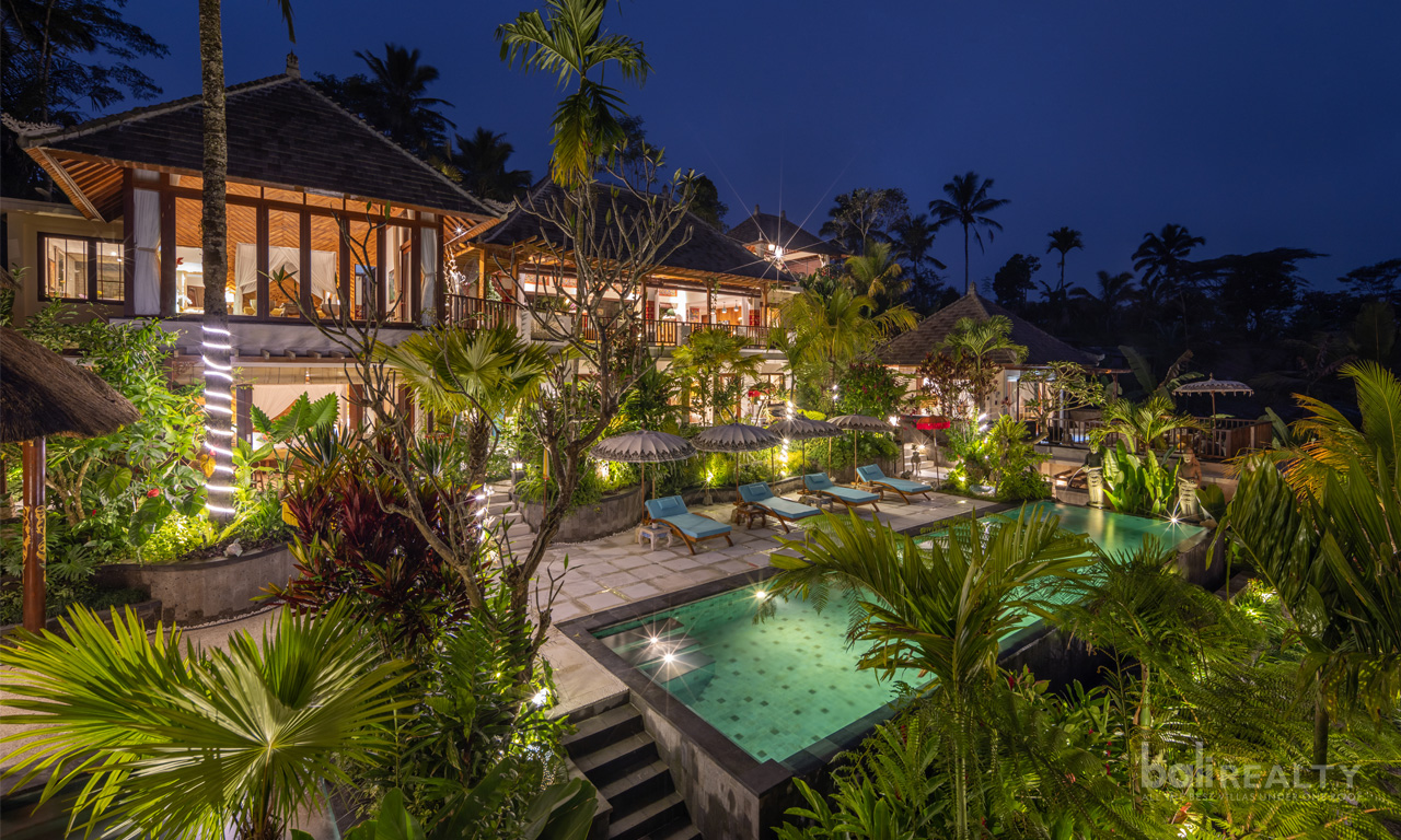 Luxurious Six Bedroom Villa with Enchanting Jungle Views in Gianyar. Villas in Bali for Sale: Villa in Gianyar, Bali for 823 Thousands GBP. Freehold. Main Photo