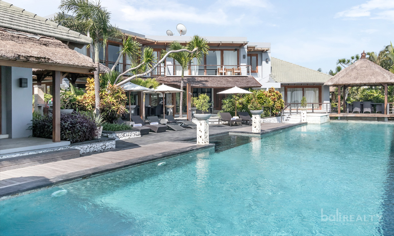 Incredible 10 Bedroom Luxury Villa in Jimbaran Hills. Villas in Bali for Sale: Villa in Jimbaran, Bali for 2187 Thousands SGD. Freehold. Main Photo