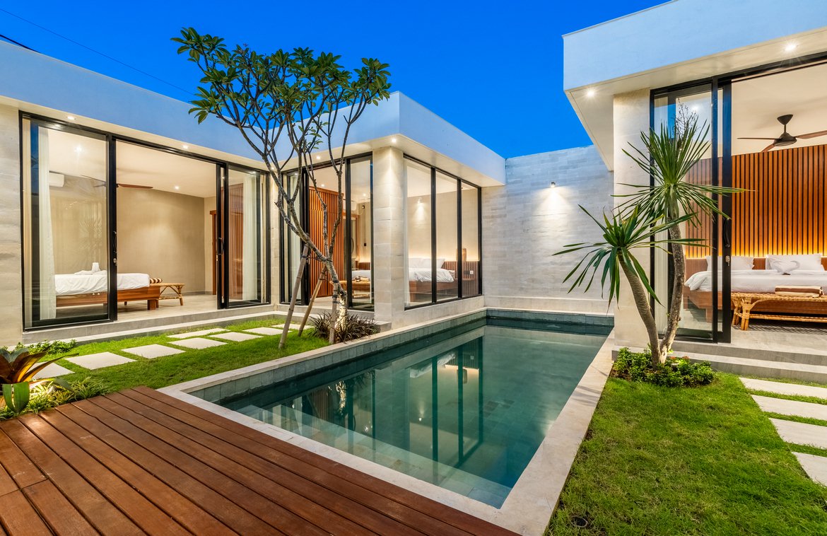 Luxury living with modern comforts in prime Jimbaran location. Villas in Bali for Sale: Villa in Jimbaran, Bali for 4,9 Billion IDR. Leasehold. Main Photo