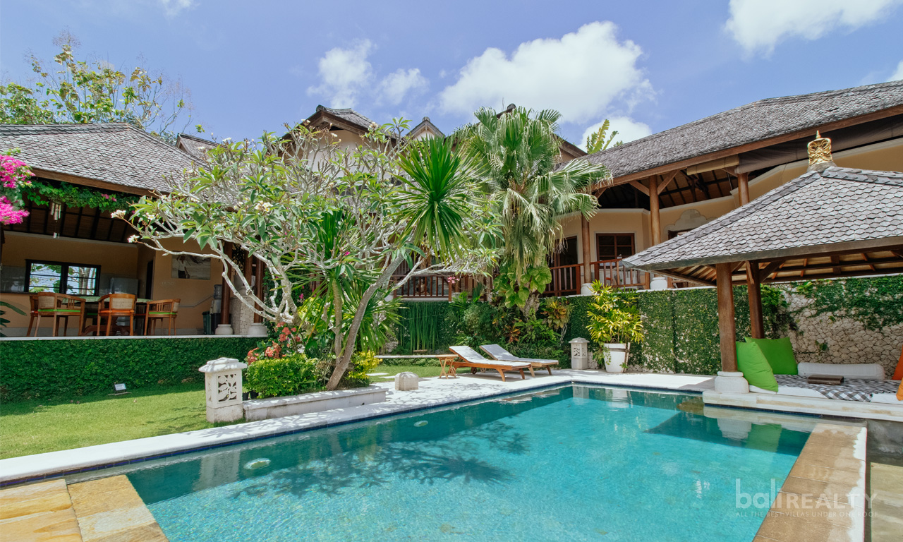 Super Freehold 3 Bedroom Villa with Amazing City and Ocean View – Jimbaran. Villas in Bali for Sale: Villa in Jimbaran, Bali for 74,7 Million INR. Freehold. Main Photo